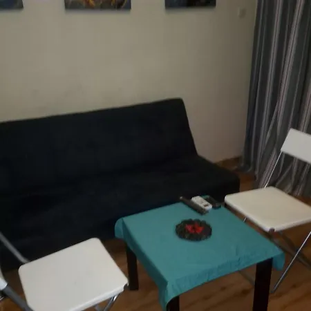 2 Bedroom Center Apartment *