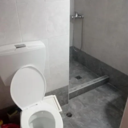 2 Bedroom Center Apartment *