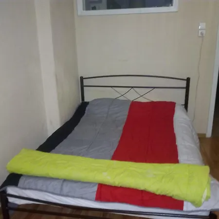 2 Bedroom Center