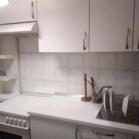 2 Bedroom Center Apartment *